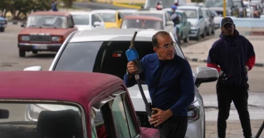 Trump threatens tariffs on countries supplying oil to Cuba, increasing pressure on Mexico