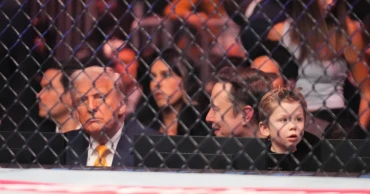 Trump receives standing ovation as enters UFC event in Miami