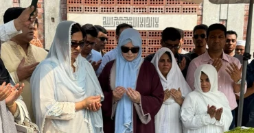 Zubaida Rahman visits Koko’s grave