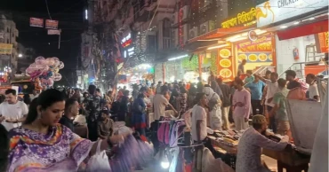 Eid Eve: Last-minute shopping frenzy in Dhaka's markets and footpaths