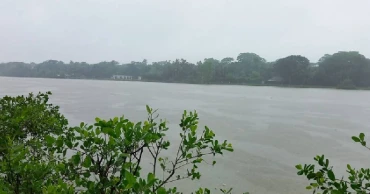 Deep depression crosses Bangladesh coastline; tidal surge feared in 14 districts