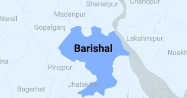 Ferocious fishermen attack cops who lifted their net in Barishal