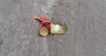 Crude bomb explodes on DU campus