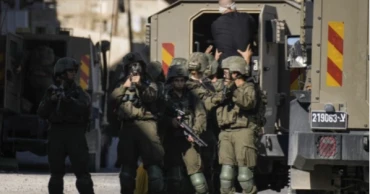 Israeli forces raid West Bank foreign exchange shops; one killed, dozens injured