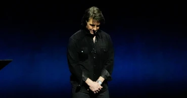 Tom Cruise opens CinemaCon speech with moment of silence for Val Kilmer