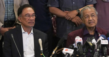 Mahathir offers resignation in Malaysian political upheaval