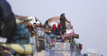 Warplanes kill 10, strike hospital in Syrian offensive