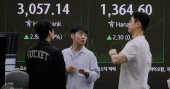 Asian shares mostly down as Trump’s tariff deadline nears