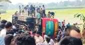 Kushtia road crash leaves 25 IU students injured