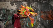 Indonesia welcomes the Year of the Snake with dragon puppets and drum displays