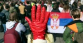 Serbian farmers support students in Belgrade blockade
